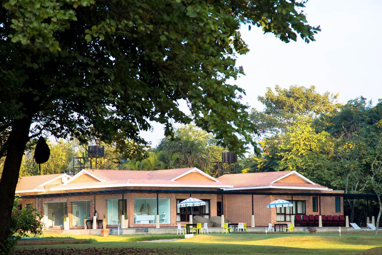 Miraaya Wellness And Golf Resort Chitwan Eksteriør bilde