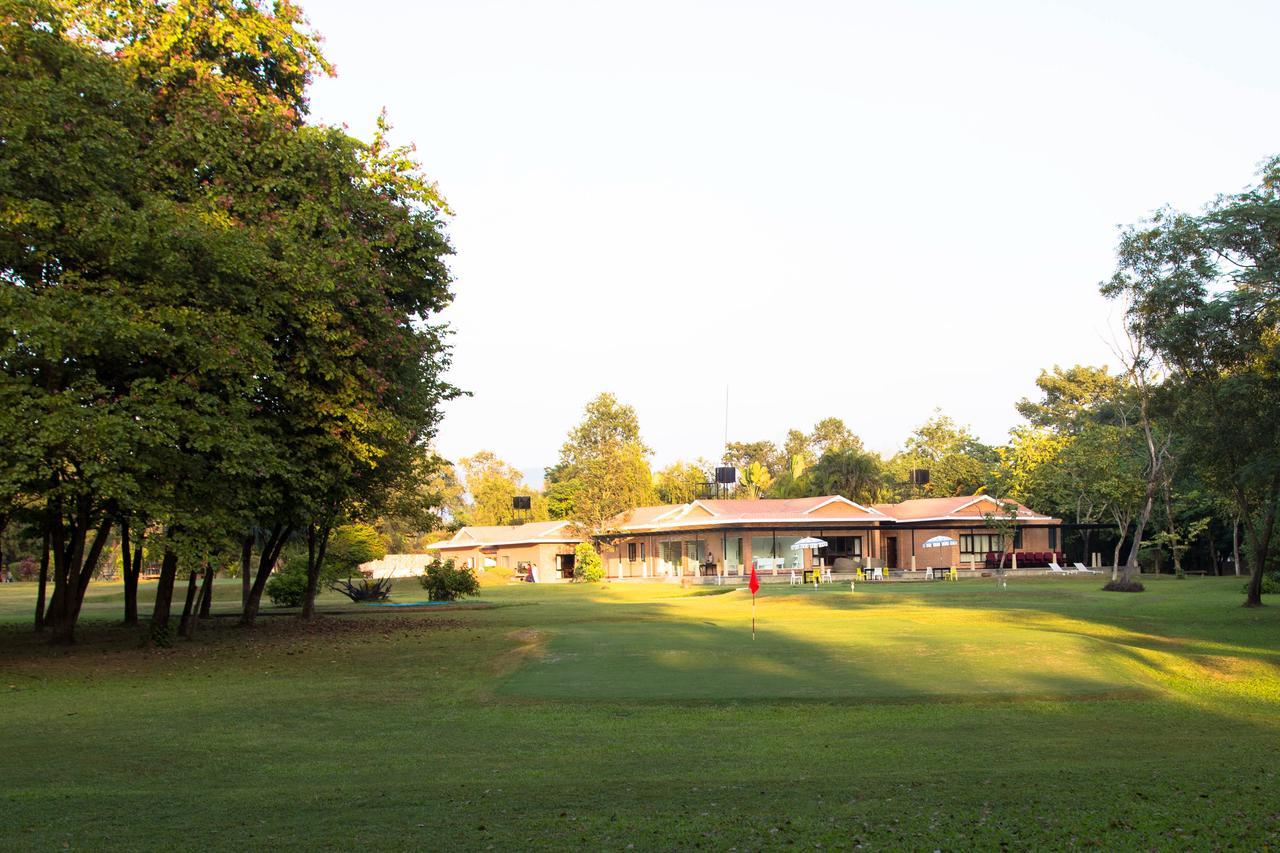 Miraaya Wellness And Golf Resort Chitwan Eksteriør bilde
