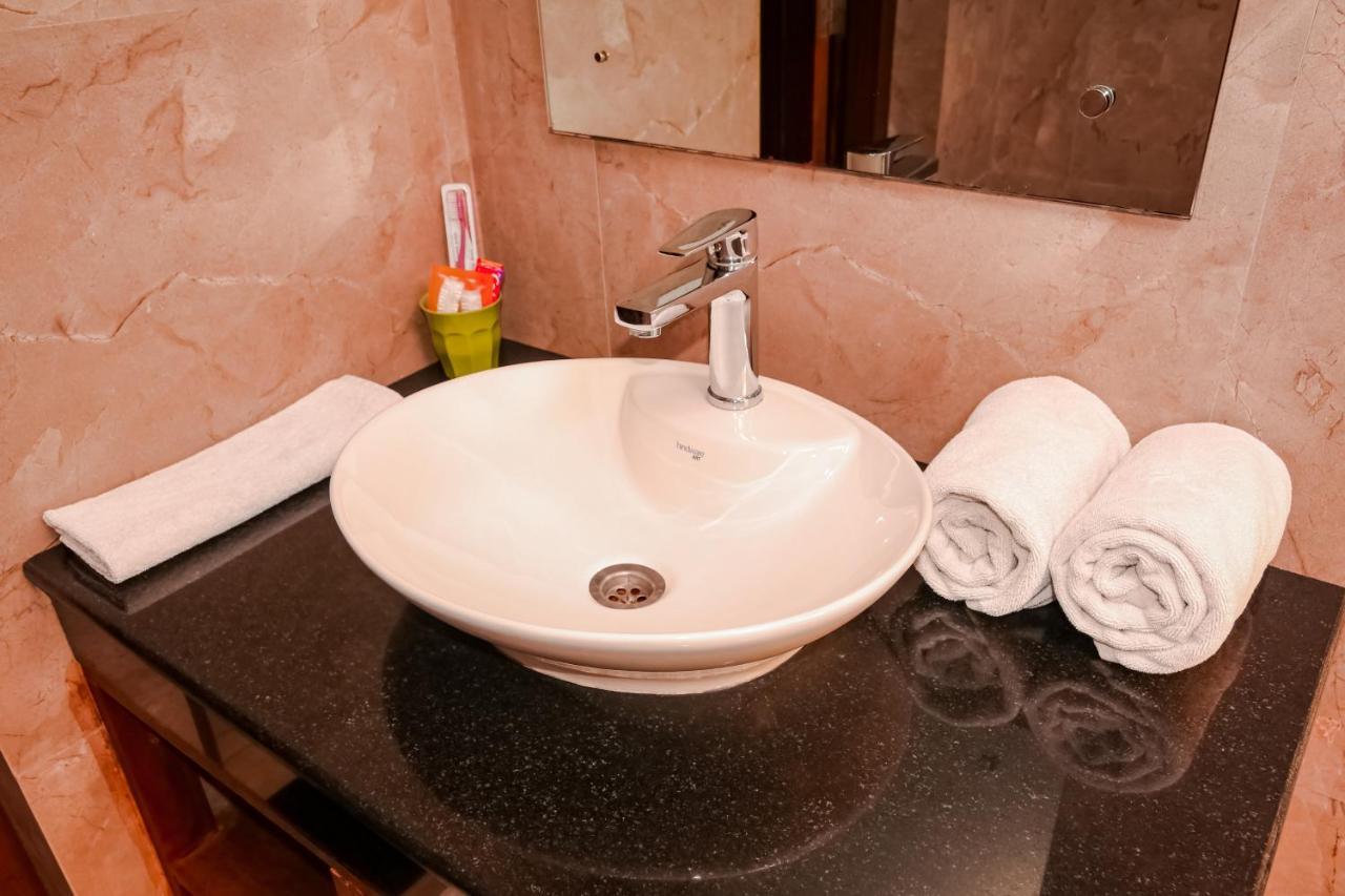 Miraaya Wellness And Golf Resort Chitwan Eksteriør bilde